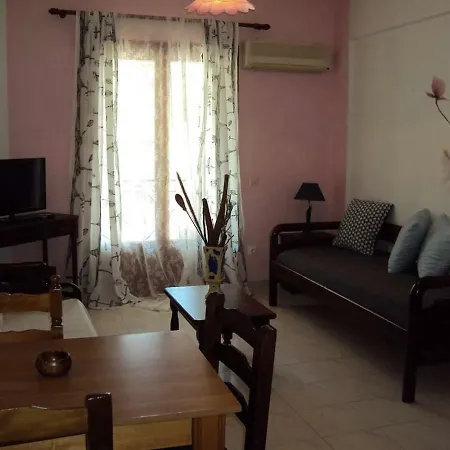 Thodora Appartments アパートホテル サミ